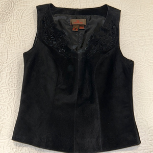 Women’s velvet black leather tank top with lace and side zipper. Size US‎ 0-2